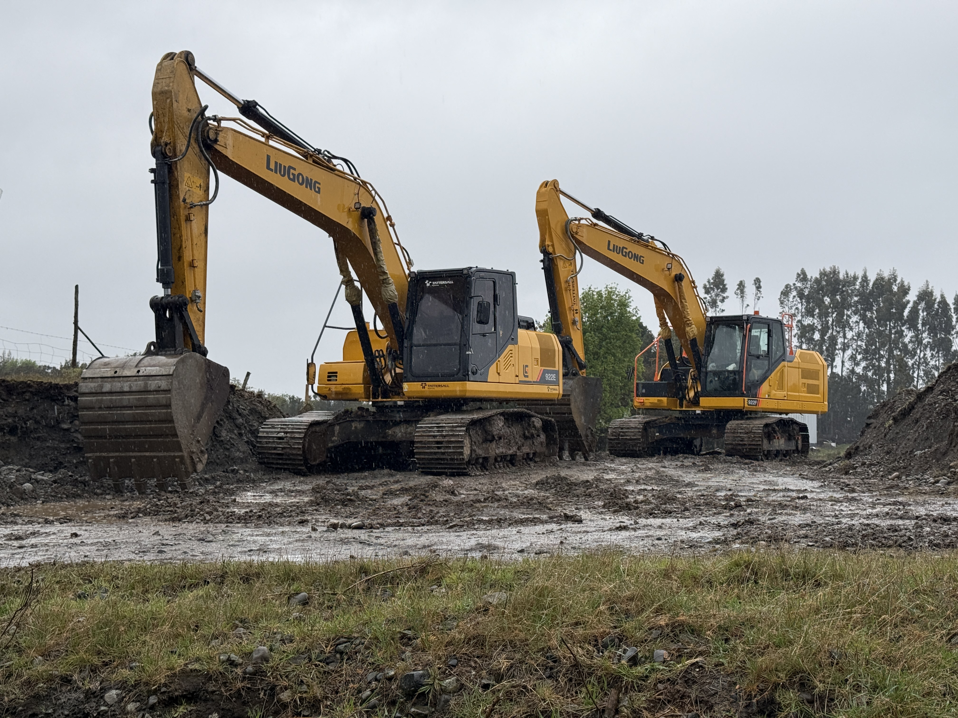 Excavadoras de Transportes Flores disponibles para arriendo